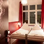 Ballhaus Hostel *