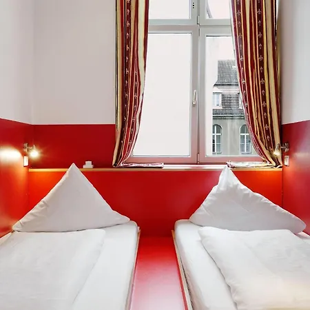Ballhaus Hostal