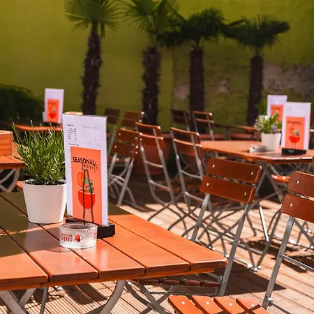 بولهاوس هوستل *